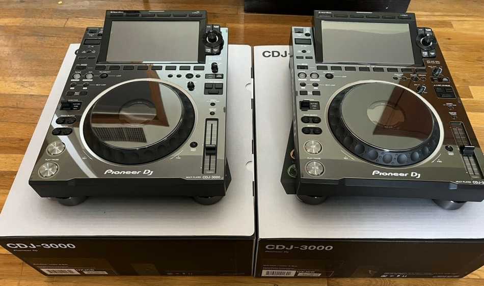 Pioneer CDJ 3000, CDJ 2000 NXS2, DJM 900NXS2 Mixer