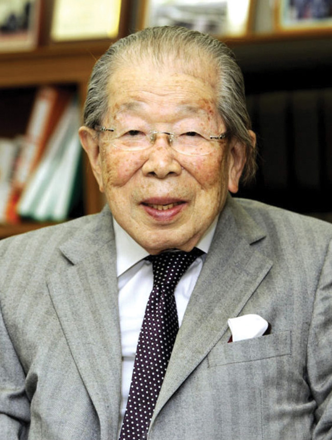 Photo taken in April 2014 shows Shigeaki Hinohara, honorary head of St. Luke's International Hospital in Tokyo who continued practicing as a doctor after turning 100. Hinohara died from respiration failure on July 18, 2017, at age 105. (Kyodo)==Kyodo