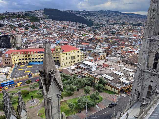 2b Quito widziane z wieży Bazyliki miejskiej
