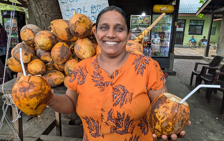 4f Zimny sok z kokosa oferta nie do odrzucenia Polonnaruwa Sri Lanka
