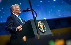 Trump uznaje konstytucyjne ograniczenia, ale spekulacje o trzeciej kadencji wciąż budzą emocje